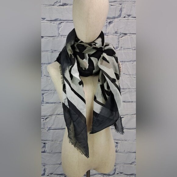 Burberry Women's Scarf Wrap Grayscale Leopard Cheetah Modal Silk 52" x 52" - Picture 10 of 16